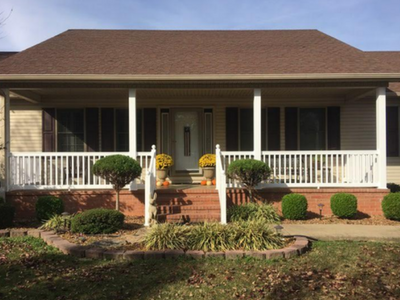 porch with vinyl railing